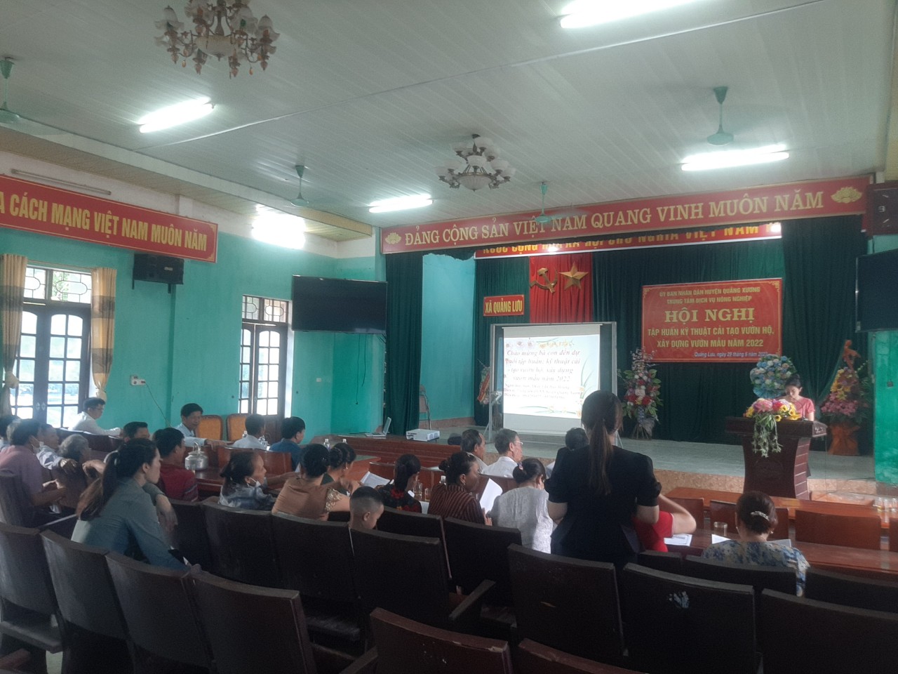  Hội nông dân, Hội liên hiệp phụ nữ xã Quảng Lưu phối hợp với phòng nông nghiệp huyện mở lớp tập huấn kỷ thuật cải tạo vườn hộ, xây dựng vườn mẫu năm 2022